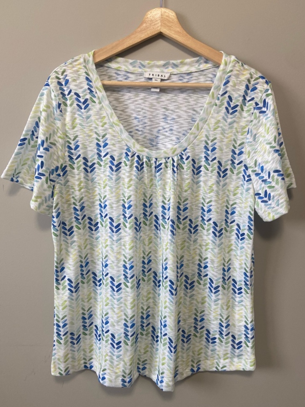 Tribal Short Sleeve Scoop Neck Top in Blue & Green Leaf Print